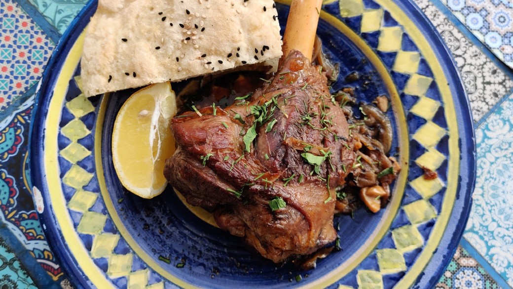 Wer Lammfleisch liebt, wird bei Tanjia Marrakschiya dahinschmelzen