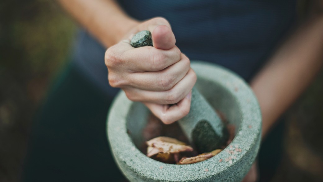 Hof der Wunder. heilen mit Kräutern, Foto: Katherine-Hanlon-unsplash.com