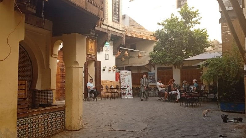 Suq as-Sagha. Im Vordergrund links der Brunnen, Foto Said Amimi Suq as-Sagha. Im Vordergrund links der Brunnen, Foto Said Amimi