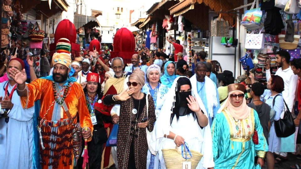 Märchenfestival 2026. In der bunten Tracht Baba Achour. Bild von Maroc des contes mit Hilfe von ChatGPT optimiert Märchenfestival 2026. In der bunten Tracht Baba Achour. Bild von Maroc des contes mit Hilfe von ChatGPT optimiert