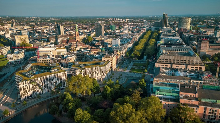 Düsseldorf, Foto: Artem Zasypalov auf unsplash Düsseldorf, Foto: Artem Zasypalov auf unsplash