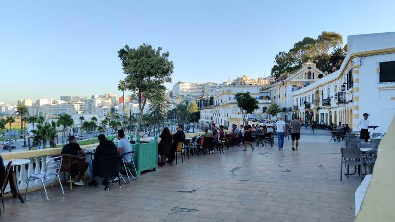 Terassen am Stadthafen in Tanger