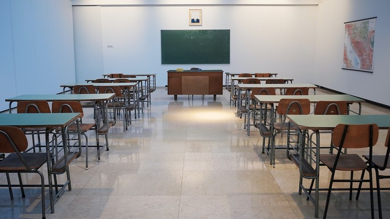 Bau von 150 neuen kommunalen Schulen, Foto: Ivan Aleksic auf unsplash.com