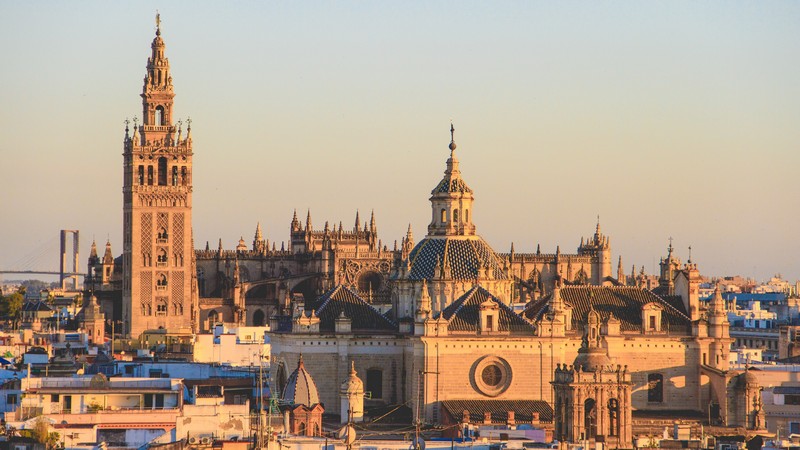 Spanien: Es wichtig, die Beziehungen zu Marokko zu stärken, Foto: Kathedrale der Heiligen Maria vom See, Sevilla von Henrique Ferreira auf unsplash.com
