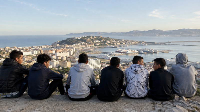 Unbegleitete Minderjährige Migranten. Foto mit Hilfe von ChatGPT erstellt