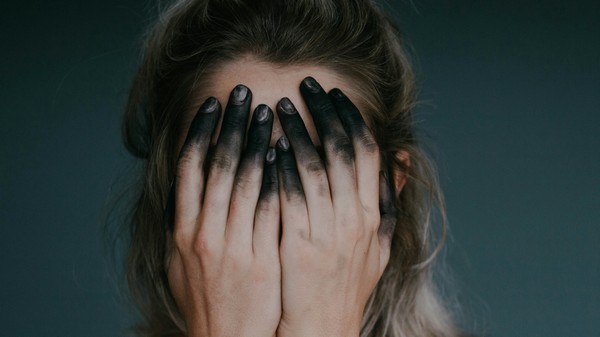Erschöpfungszustand von Müttern in der marokkanischen Gesellschaft, Foto: Jacqueline Day  auf unsplash.com