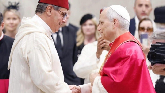 Akhannouch und Papst Leo XIV., Foto: barlamane.com