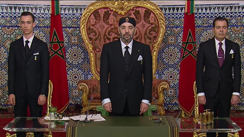 Rede S.M. anlässlich des 47. Jahrestages des Grünen Marsches, Foto v.l.n.r.: Moulay Rachid, König Mohammed VI und Moulay Rachid