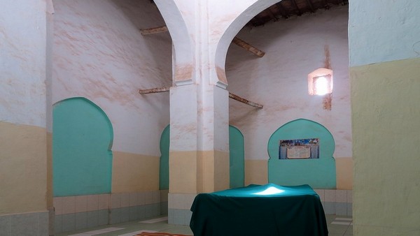 Zaouïa Sidi Al Arabi Ben Abdellah l'Houari: Grab des Marabut im Innen, Foto: marokko-erfahren.de