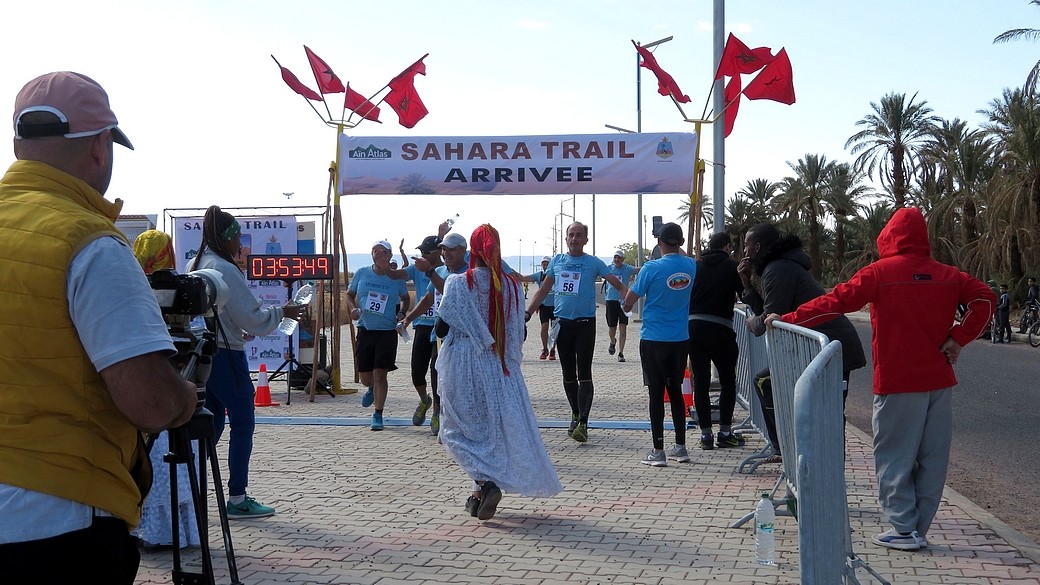 Nicht umsonst heißt der Lauf Zagora Sahara Trail. ... Eine Medaille und eine 1,5l Wasserflasche gab es im Ziel, Foto: marokko-erfahren.de